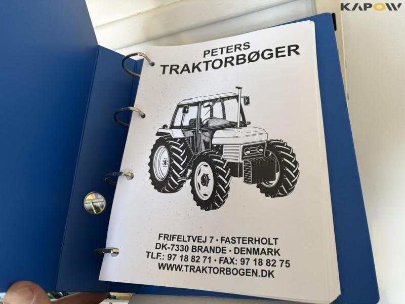 Bookshelf with instruction books 31