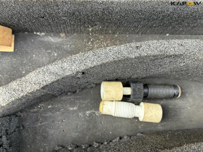 Repair kit for stone chips 3