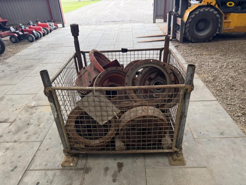 Spare parts for axles on Massey Ferguson 2