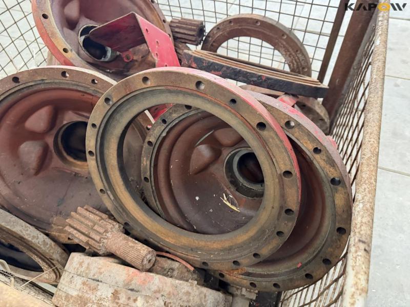 Spare parts for axles on Massey Ferguson 16