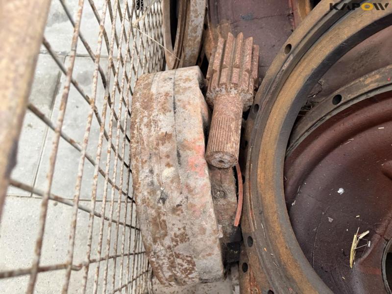 Spare parts for axles on Massey Ferguson 18