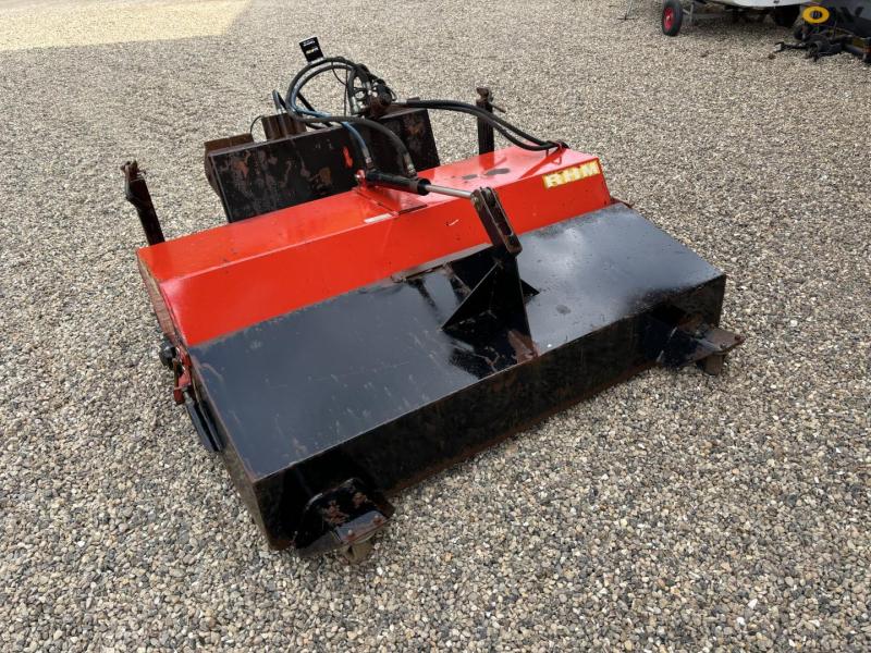 RHM FM1800 sweeper with collector 7