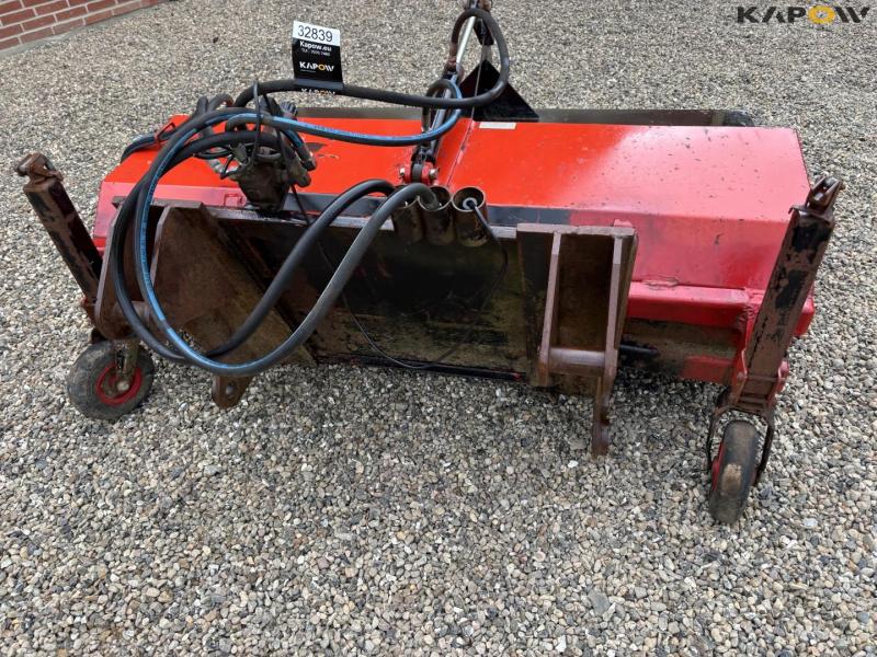 RHM FM1800 sweeper with collector 10