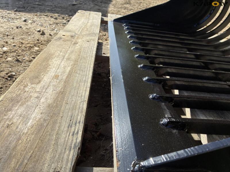 Screening bucket 60cm with S30/150 hitch 8