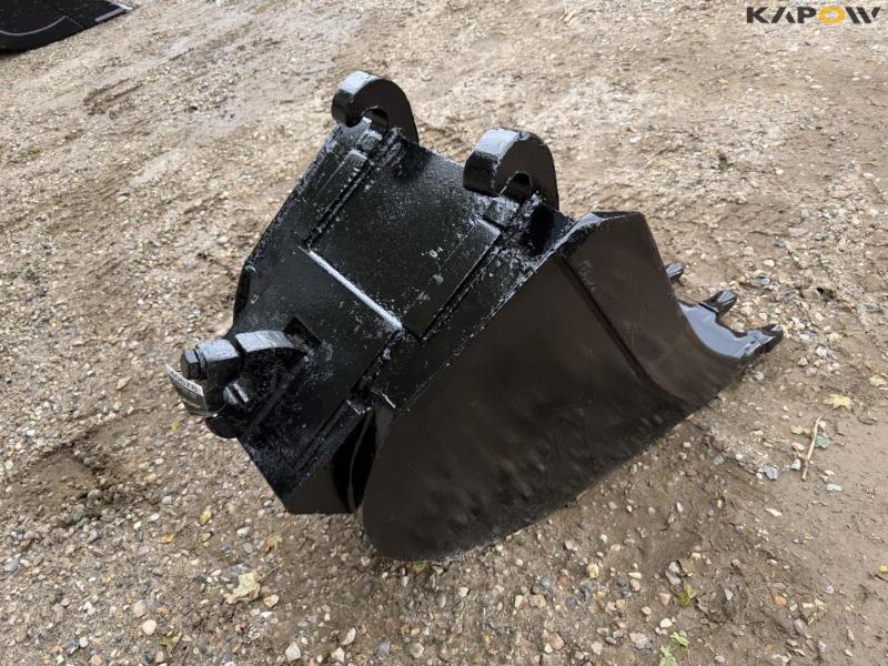 Screening bucket with Beco hitch 5
