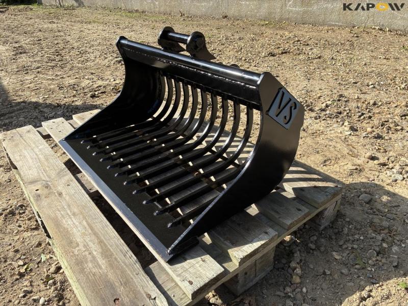 Shaker bucket with S30 hitch 1