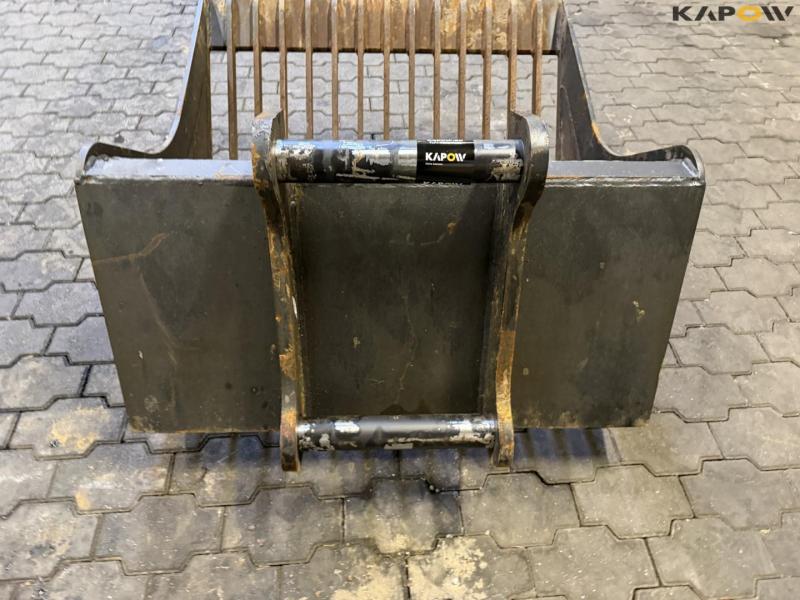 Shaker bucket with S60 hitch 10