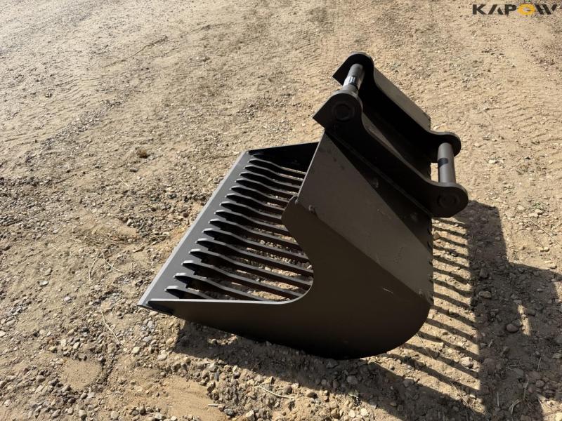 Shaker bucket with S60 hitch 8
