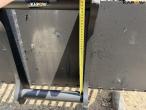 Shaker bucket with S60 hitch 12