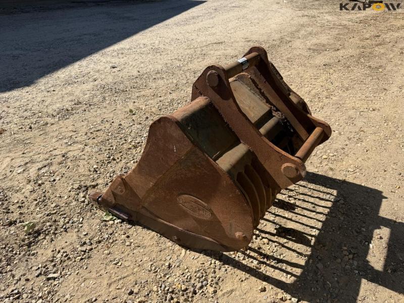Shaker bucket with S70 hitch 7