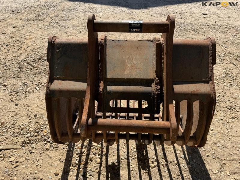 Shaker bucket with S70 hitch 11