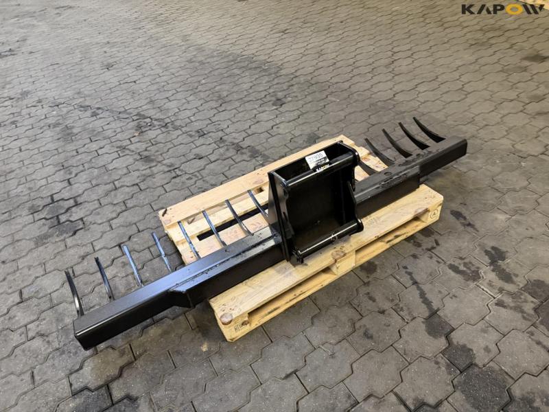 Rake with Hydrema hitch 7