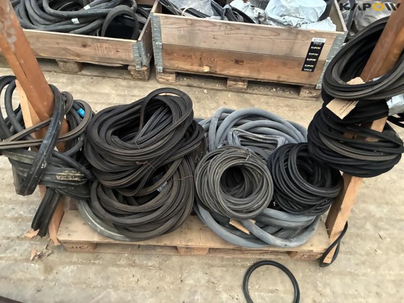 Pipe gaskets and sealing strips 7