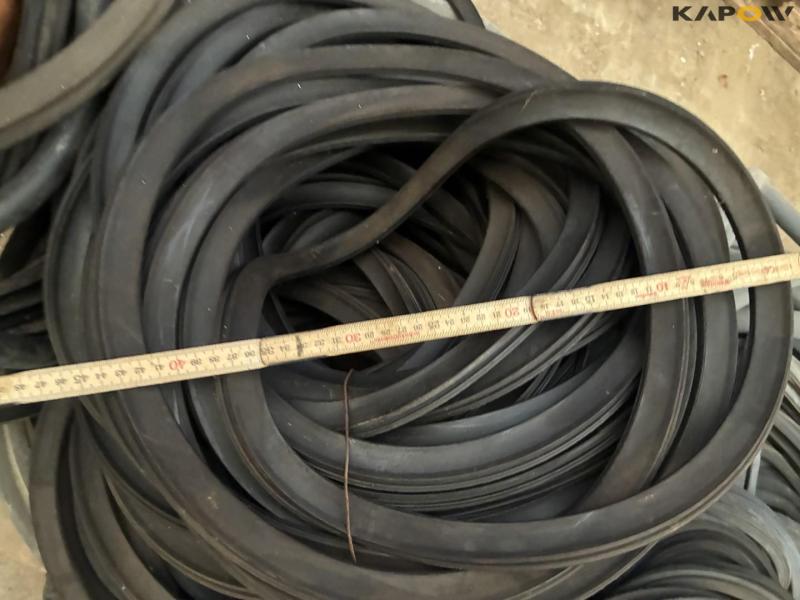 Pipe gaskets and sealing strips 10