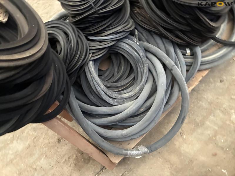 Pipe gaskets and sealing strips 11