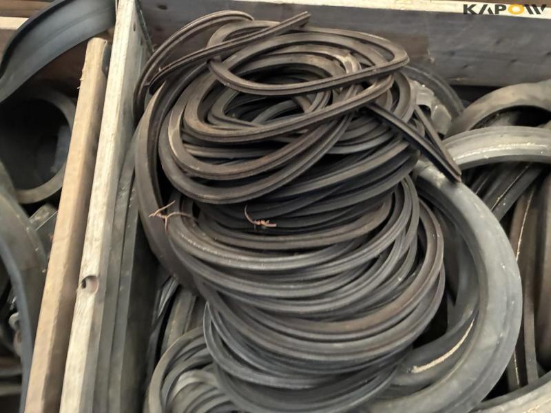 Pipe gaskets and sealing strips 33