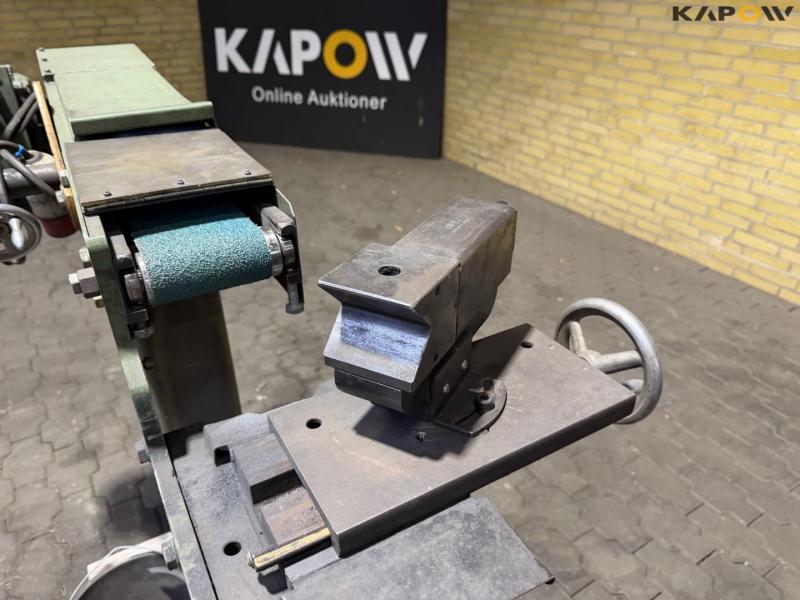 Pipe grinding machine 10