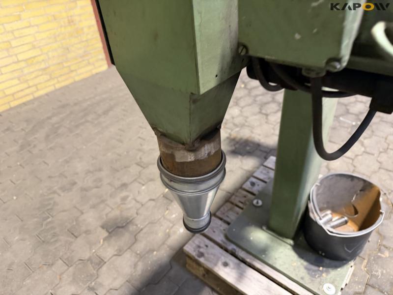 Pipe grinding machine 19