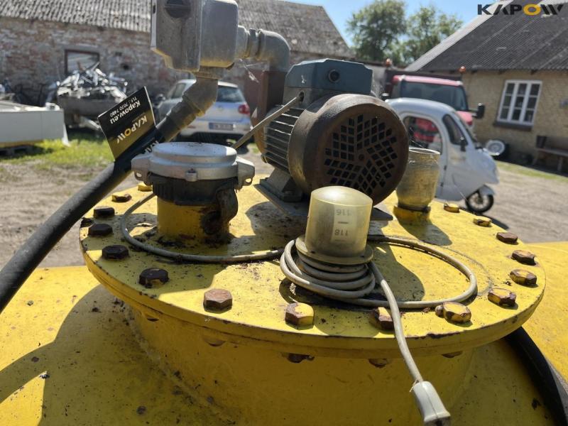 Roug 2500 liter oil tank with pump 7