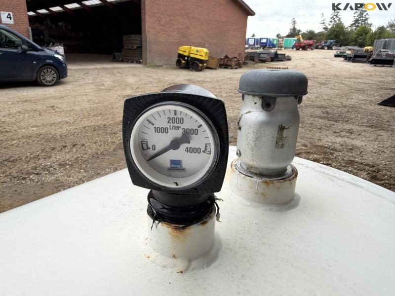 Roug 4000 liter diesel tank 12