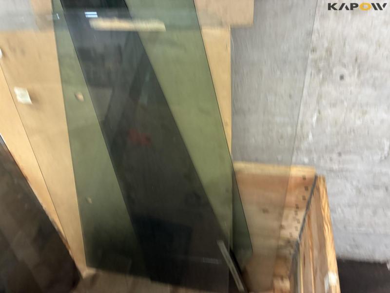 Window glass for machines 17