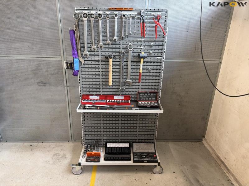 Rolling wall with tools 4