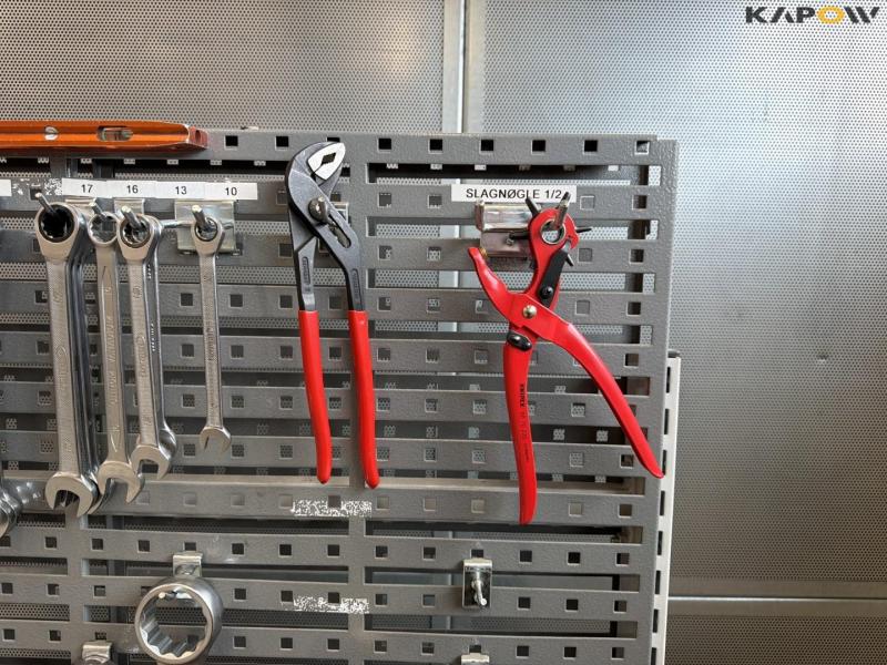 Rolling wall with tools 7