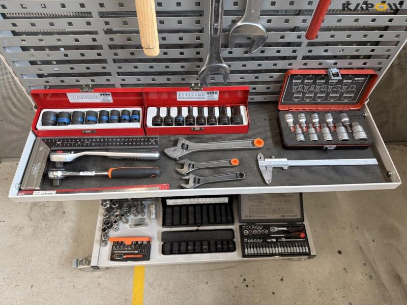 Rolling wall with tools 9