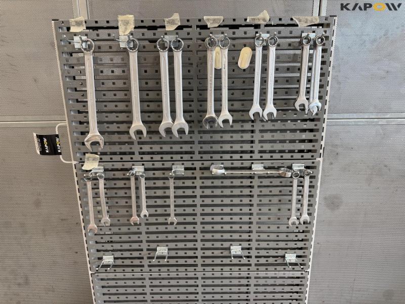Rolling wall with tools 4