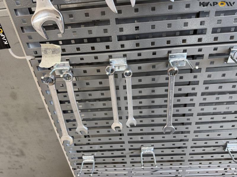 Rolling wall with tools 10