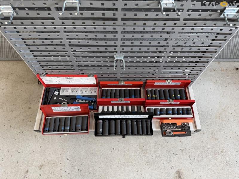 Rolling wall with tools 11