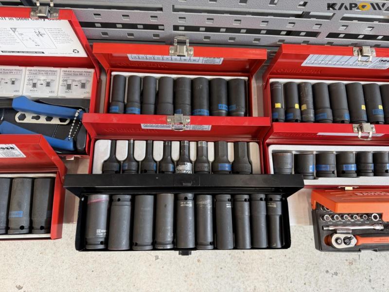 Rolling wall with tools 15