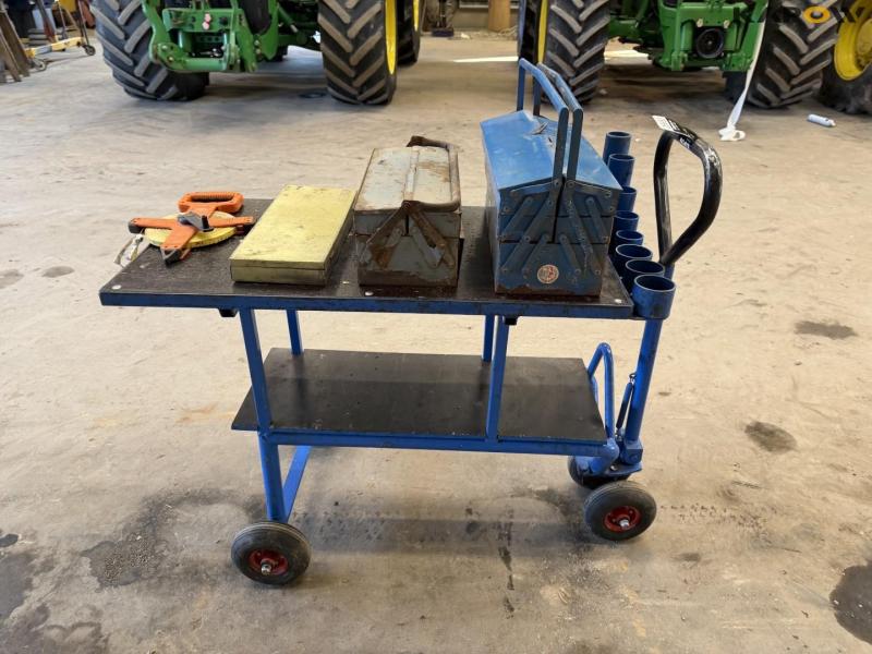 Trolley with tools 4
