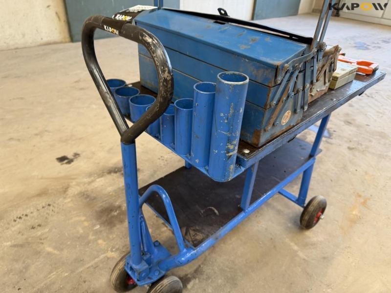 Trolley with tools 9