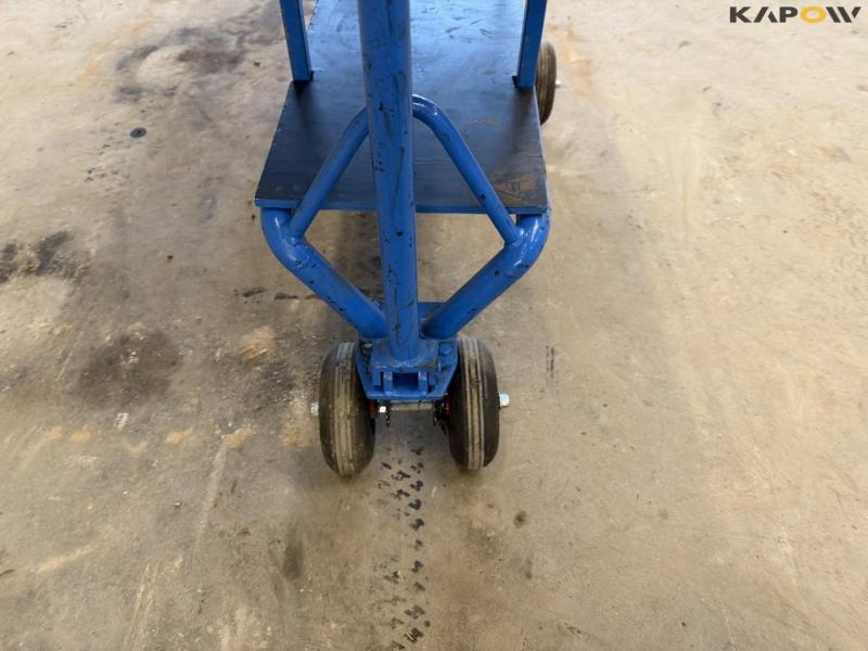 Trolley with tools 10