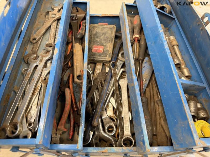 Trolley with tools 15