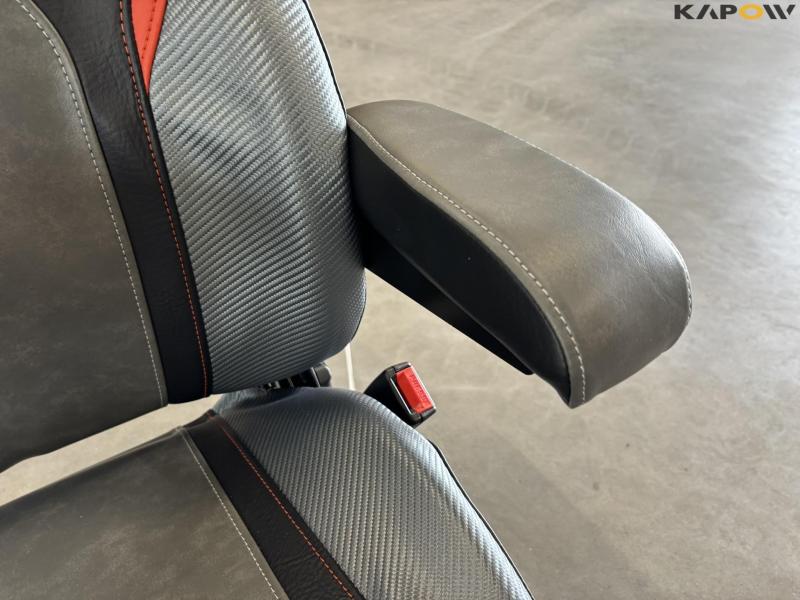 Seat with armrests - new 11