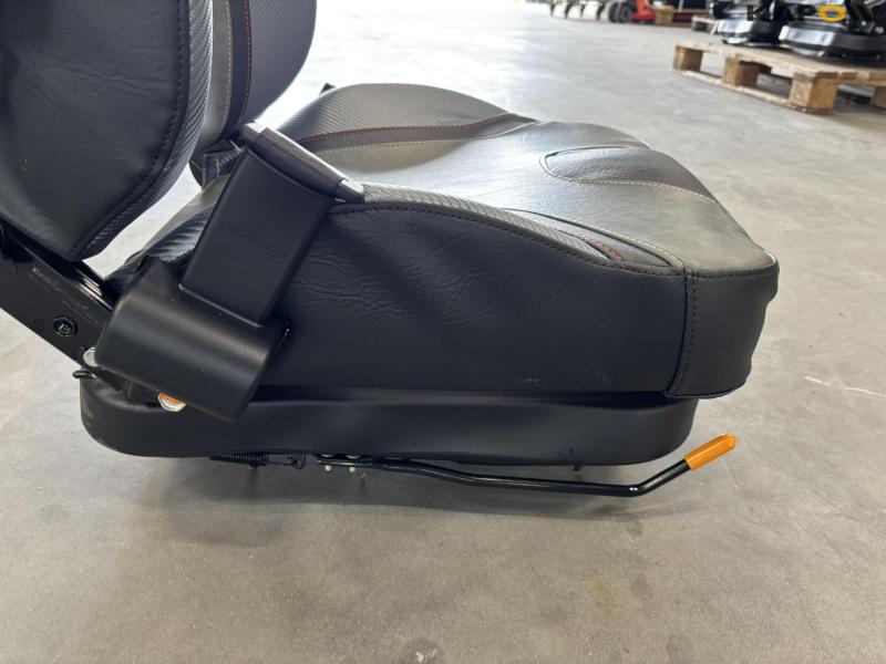 Seat with armrests - new 14