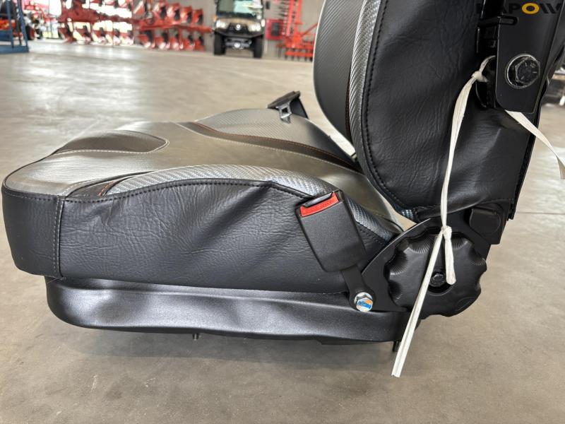 Seat with armrests - new 16