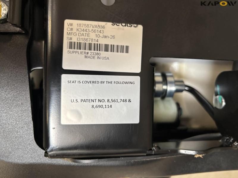 Seat with armrests - new 18