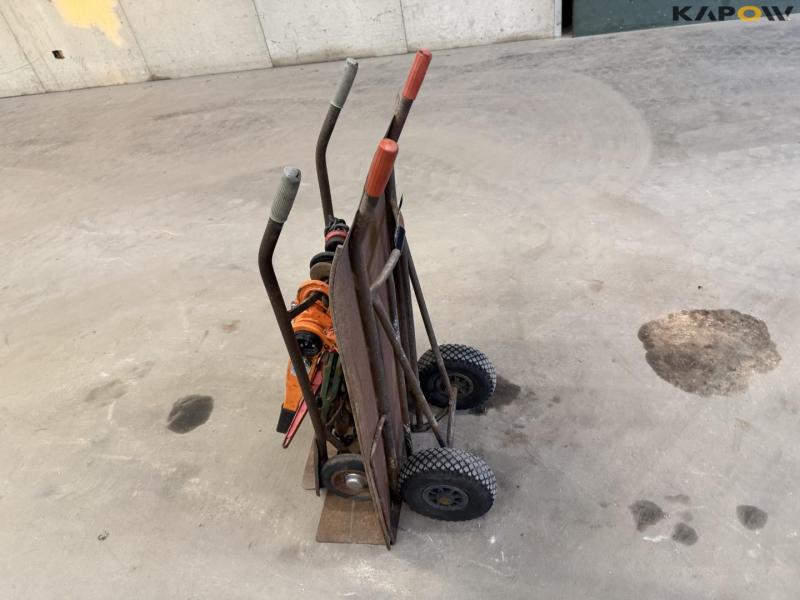 Sack trucks, chains and hoists 8