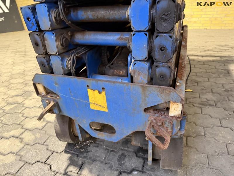 Scissor lift 13