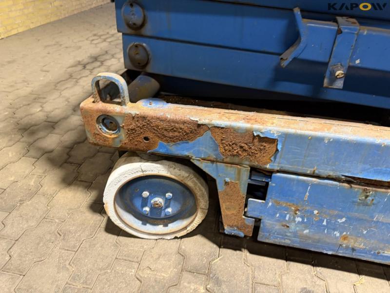 Scissor lift 27