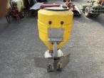 Salt spreader 2
