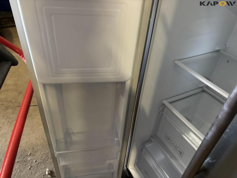 Samsung fridge freezer with ice maker 11