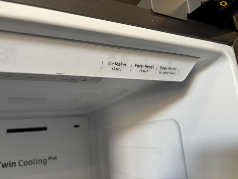 Samsung fridge freezer with ice maker 17