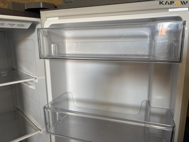 Samsung fridge freezer with ice maker 21