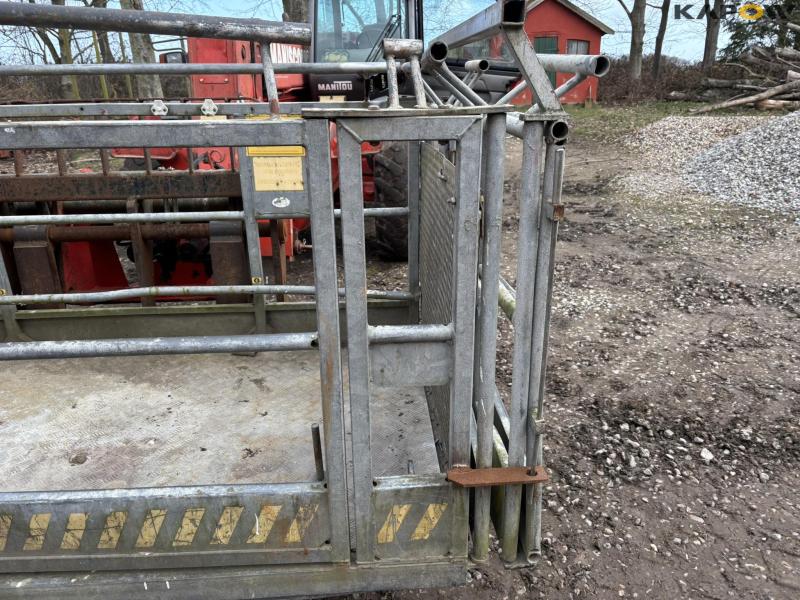 Scantruck swivel and crew basket 11