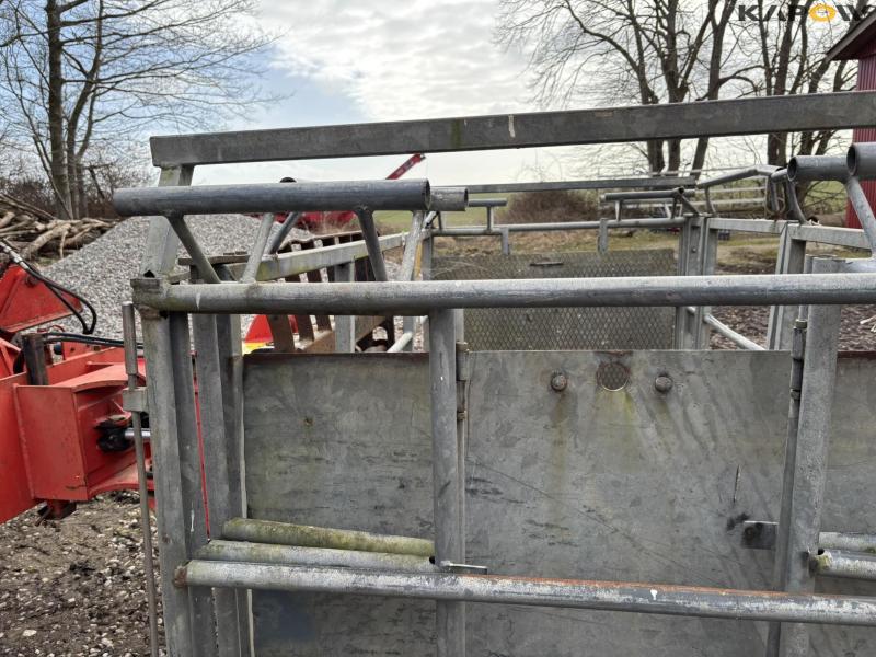 Scantruck swivel and crew basket 17