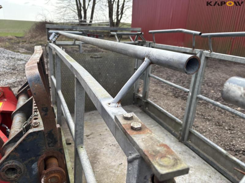 Scantruck swivel and crew basket 22